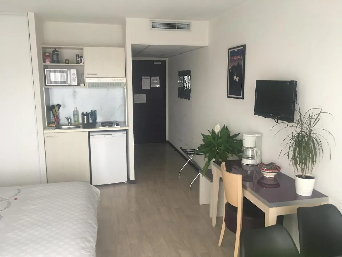 Family Saint Vincent 4 Pers Gare Lourdes Wifi Apartment 0*,  France